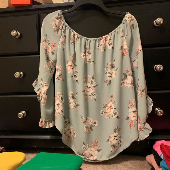 Tops - Picture 3 of 3